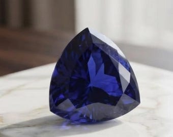 Hoogwaardige blauwe saffier met triljoenslijping, 60 karaat, koningsblauwe driehoekige edelsteen, geboortesteen van september voor verlovingsring, handgemaakte fijne sieraden