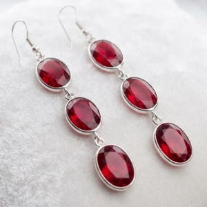 Pendientes colgantes de rubí hechos a mano, pendientes de gema roja intensa, joyería nupcial romántica, regalo de cumpleaños y Navidad para la esposa.