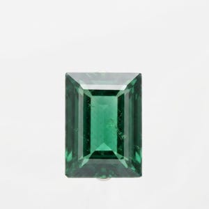 Rectangle cut green emerald loose gemstone featuring elegant step cut facets and vibrant green tone, perfect for custom engagement rings, anniversary jewelry gift and high end gemstone collector pieces.