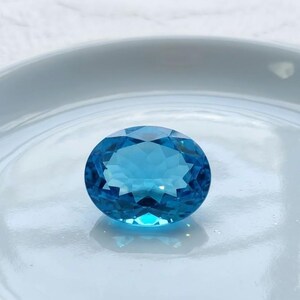 Natural loose Swiss Blue Topaz stone in classic oval cut featuring exceptional clarity and radiant blue sparkle, ideal for pendants and ring settings.