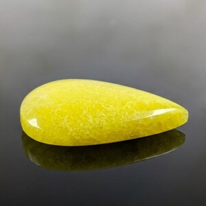 Premium pear cut yellow sapphire loose gemstone featuring bright golden brilliance, perfect for custom ring settings, pendants and fine jewelry designs.