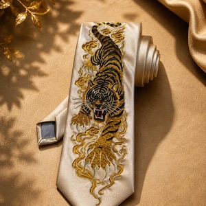 Cravatta giapponese con ricamo a tigre – Beige – Materiale di alta qualità – Cravatta unisex di lusso – Regalo di nozze/originale