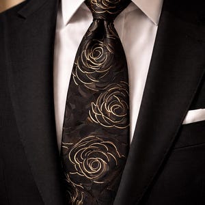 Cravate Noire Motif Roses Dorées – Cravate  Unisexe – Accessoire Élégant Mariage & Soirée