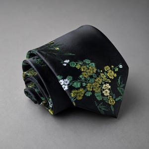 Svartgrön blommig slips | Lyxig botanisk jacquardslips | Unisex bröllopsslips för företag | Present till män och kvinnor