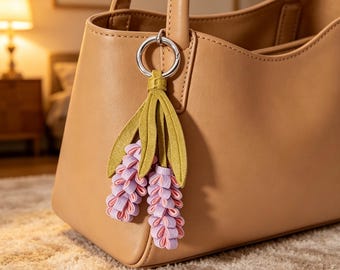 Handmade Wisteria Flower Keychain, Purple Leather Bag Charm, Bridesmaid Gift, Best Friend Gift, Aesthetic Floral Accessory,Gift for Her