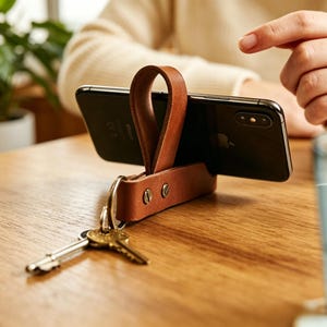 Llavero de cuero personalizado, llavero con inicial personalizada, varios colores, regalo grabado a mano para ella, él, aniversario o cumpleaños.