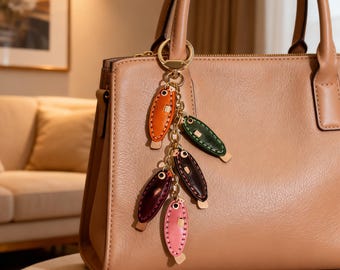 Echtleder Handgefertigter Fisch Schlüsselanhänger, Mehrfarbiger Fisch Taschenanhänger, niedliches Accessoire im Blumenstil, Perfekter Geburtstags- und Feiertagsgeschenk für Sie