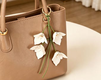 Leather Flower Bag Charm, Handmade Floral Keychain, Bridesmaid & Friend Gift, Minimalist Tote Decor