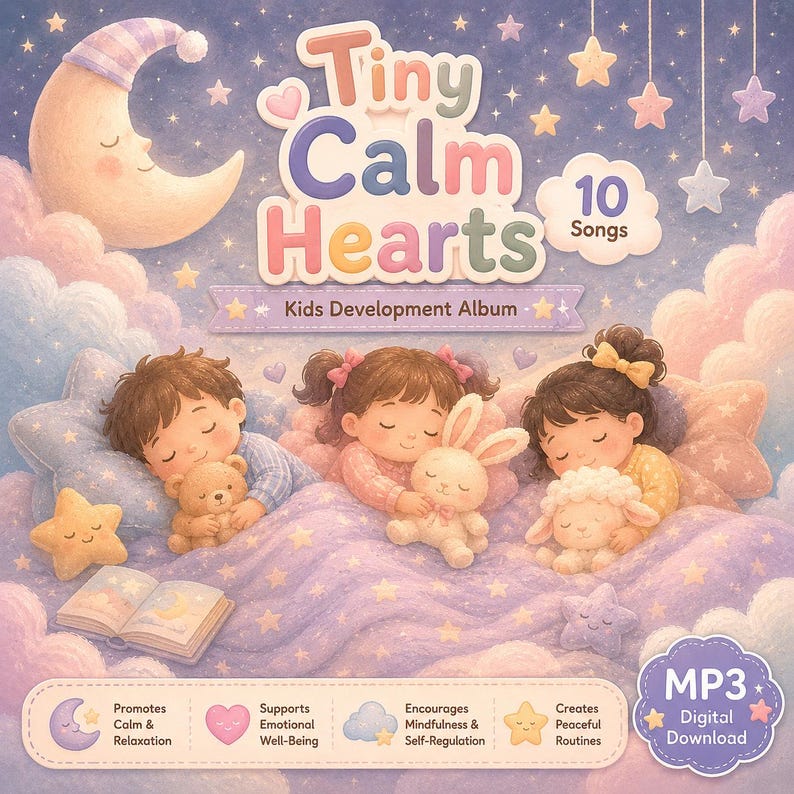 Pu&ograve; includere: Una copertina di album digitale per "Tiny Calm Hearts" con tre bambini che dormono pacificamente con peluche sotto un cielo stellato. La copertina include il testo "Kids Development Album" e "10 Songs". L'album promuove la calma e il relax.