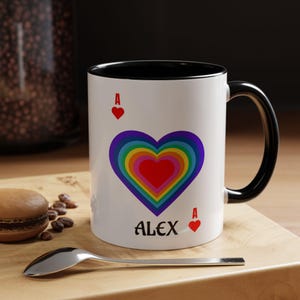 Taza de café para enamorados personalizable. Carta de corazones con Arcoiris. Regalo original y único.