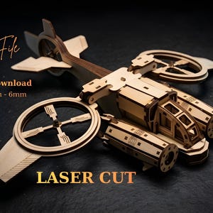 Könnte beinhalten: Ein lasergeschnittenes Holzmodell eines futuristischen Flugzeugs. Das Modell hat ein detailliertes Design mit Propellern, Flügeln und einem zentralen Rumpf. Der Text "Digital File", "Instant Download" und "LASER CUT" ist sichtbar.