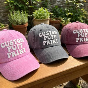 Gorra de béisbol personalizada con estampado en relieve, gorra de camionero personalizada, gorra con texto en relieve 3D, gorra con nombre cursivo personalizado, gorra con relieve con nombre y número de equipo, gorra con relieve