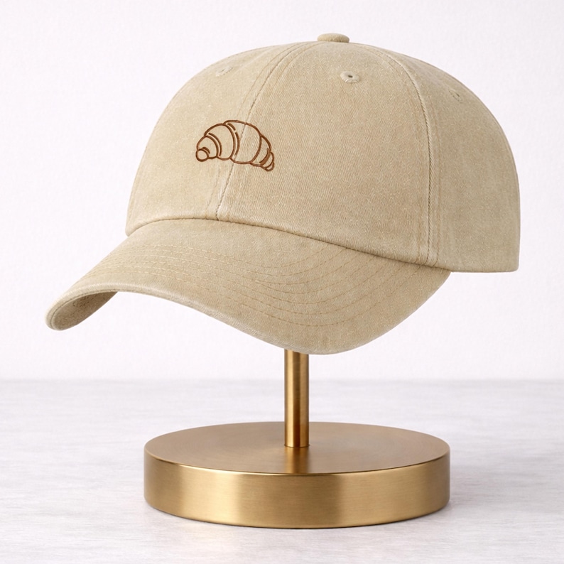 Gorra bordada de croissant, gorra de béisbol de repostería francesa, gorra de papá con diseño de croissant a la moda, gorra para mujeres amantes de la comida francesa, regalo para amantes de los croissants. imagen 7