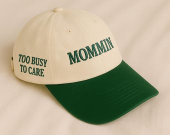 Boné bordado Mommin, boné minimalista bicolor para maternidade, boné de beisebol "Muito ocupada para me importar", presente para mães, boné moderno para mamães, presente para novas mamães