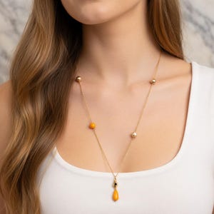 Halsband med gyllene daggdroppar Gyllene daggdroppar från BelleBohemiaJewelry