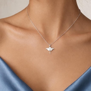 ミニマルなエイのネックレス、18Kゴールドメッキのネックレス、エイのネックレス、海洋ペンダント、動物のネックレス