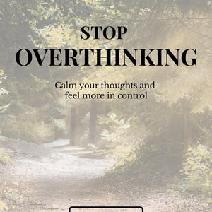 Op de afbeelding: Een digitale downloadafbeelding met een achtergrond van een bospad. De tekst "STOP OVERTHINKING" staat in grote, vette, zwarte letters. Daaronder staat in kleinere tekst "Kalmeer je gedachten en voel je meer in controle." Onderaan staat een knop "Direct downloaden PDF".