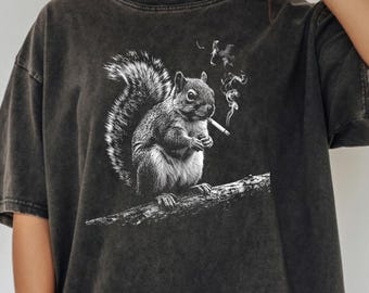-shirt en tuf écureuil fumeur Comfort Colors | Illustration vintage en niveaux de gris, t-shirt Funny Meme Animal des bois