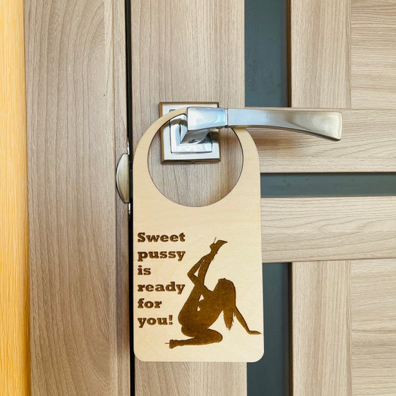 Colgador puerta madera para adultos. Signo de porno - Etsy España