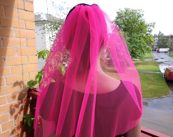 Bachelorette party 1-tier Veil hot pink , short length. Bridal shower veil, bachelorette veil, hen party veil, bride to be veil, idea, gift