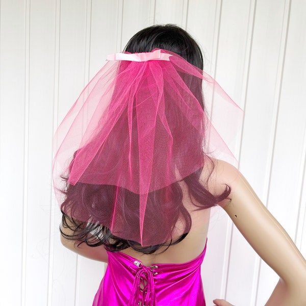 Pink short Bachelorette party Veil 2-tier with bow. Bride veil, bachelorette veil, hen party veil, wedding, bridal veil, bride to be veil