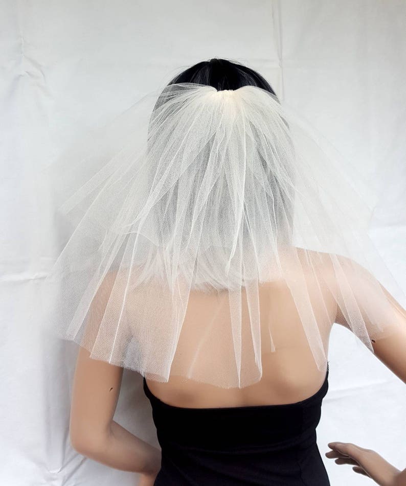 Bachelorette party Veil 2-tier IVORY/WHITE, short length. Short bride veil for bachelorette, bachelorette veil, wedding, bridal veil image 4