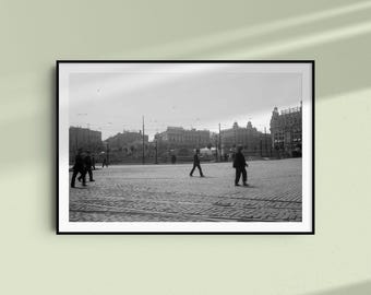 Plaça de Catalunya a Barcellona, intorno al 1930, fotografia storica in bianco e nero disponibile come poster in vari formati.