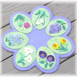 Wool Felt Applique PDF Pattern for Candle Mat / Penny Rug / Tabletop Mat DIY Craft Hand Sewing Spring Blooms for Easter / Spring Home Decor