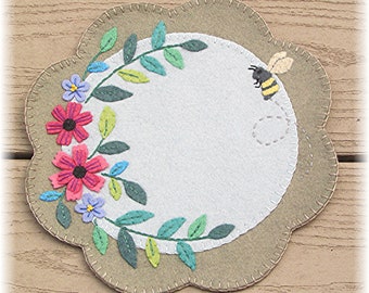 Wool Applique Instant Download PDF Pattern for a Candle Mat / Tabletop Mat with Bee and Flowers for your Spring Summer Decor