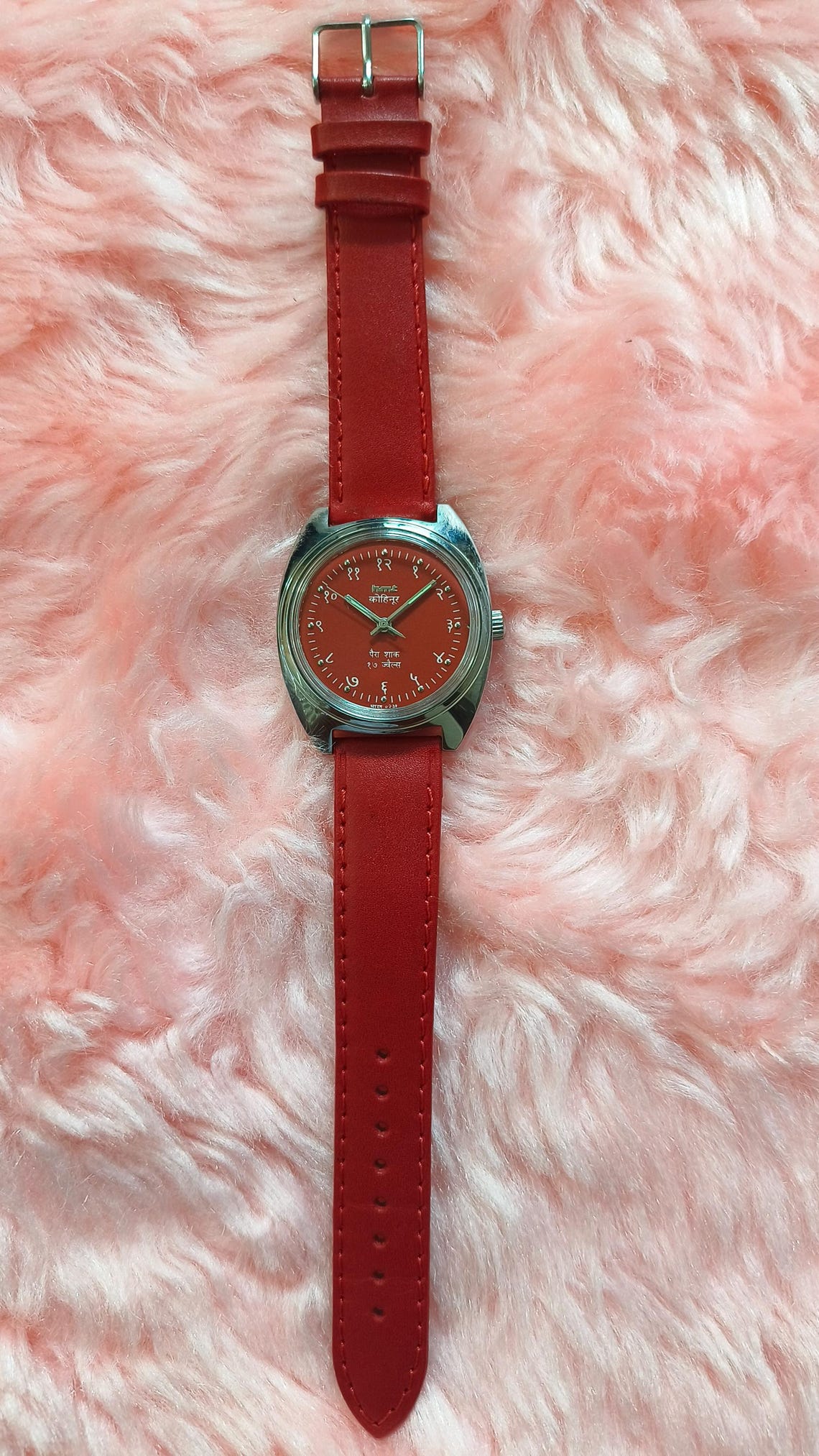 Vintage HMT Kohinoor Watch: Red Dial, Devanagari Numerals, Hand Winding Mechanical, photo 4 sur 5