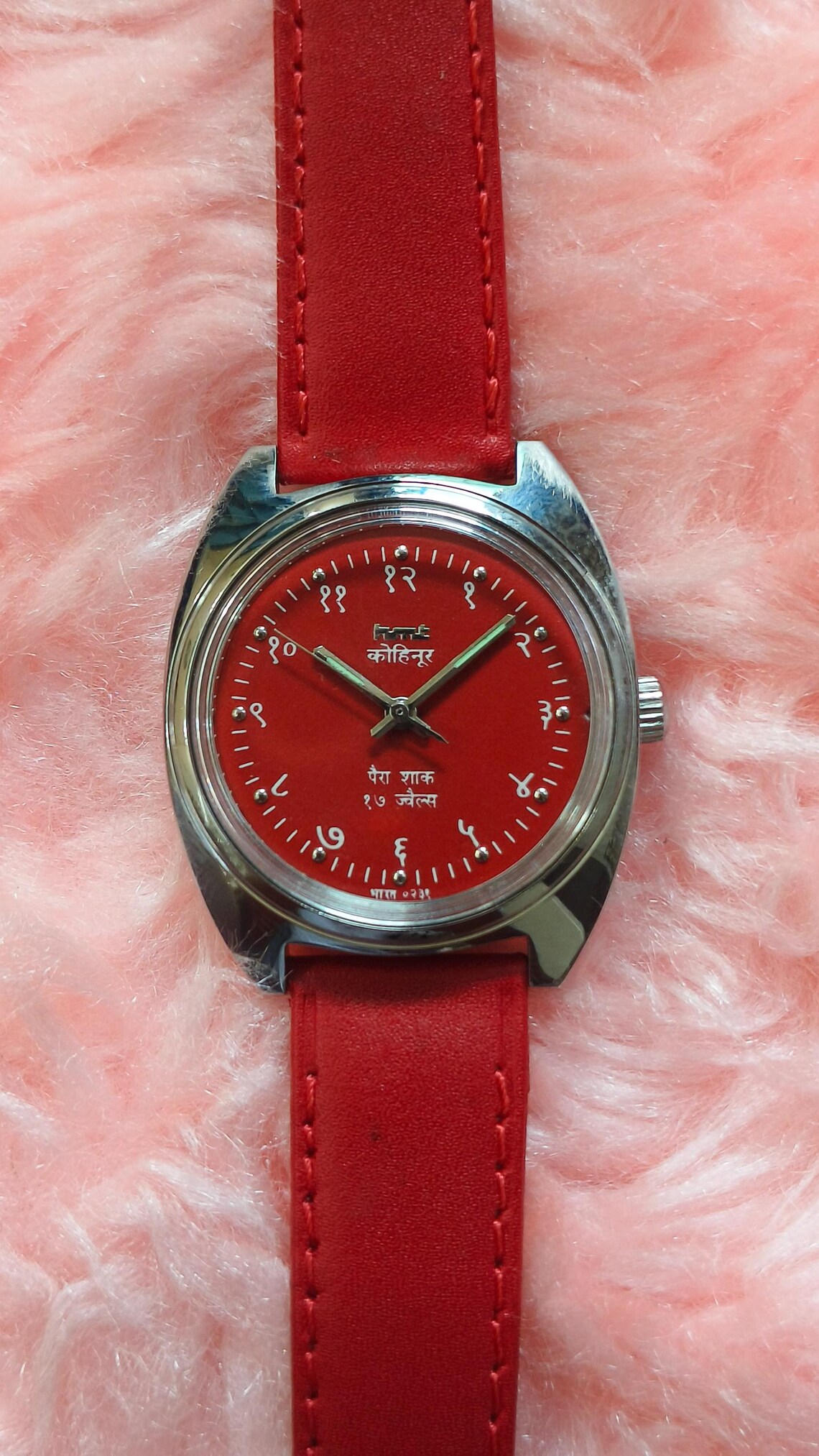 Vintage HMT Kohinoor Watch: Red Dial, Devanagari Numerals, Hand Winding Mechanical, photo 1 sur 5