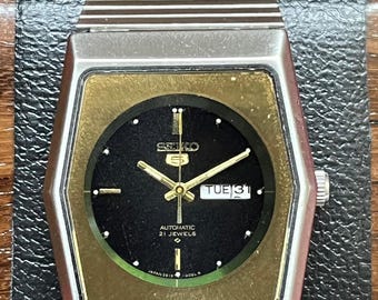 Vintage Seiko 5 Automatic Watch | Black Dial, Stainless Steel Bracelet, Japan Made