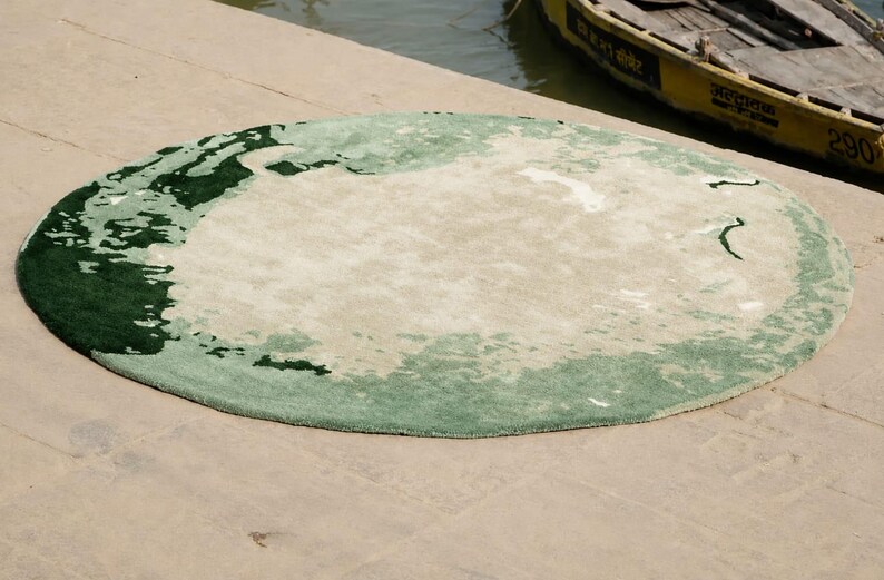 Round Abstract Wool Rug with Green Ivory Watercolor Design – Hand Tufted Modern Bedroom Carpet, Circular Statement Rug for Home Deco