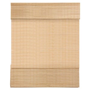 Puede incluir: Una persiana romana de bambú beige claro, con una textura tejida. La persiana es rectangular con lamas horizontales y un diseño plegado en la parte superior e inferior. El color y la textura naturales sugieren una estética rústica o minimalista.