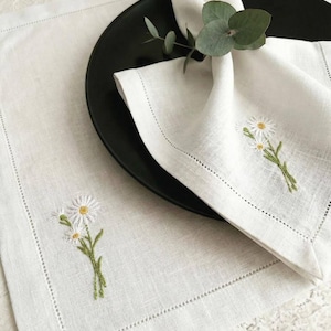 White Linen Napkin with Handmade Embroidery 16x16 inch,  Daisy Linen Dinner Napkin, Square Linen Table Napkin