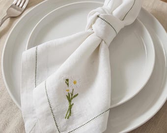 Tovagliolo in lino bianco con ricamo a margherite – Quadrato 40 x 40 cm, stile rustico, country e per la tavola di tutti i giorni