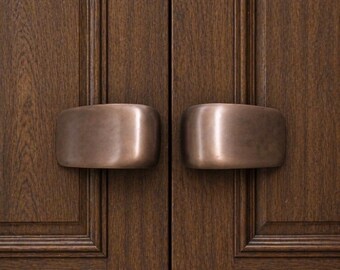 Tirador de puerta minimalista de latón macizo – Acabado antiguo – Tirador moderno (11,3 cm)