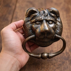 ハンドメイドのライオンヘッド真鍮ドアハンドル - ヴィンテージスタイルのハードウェア