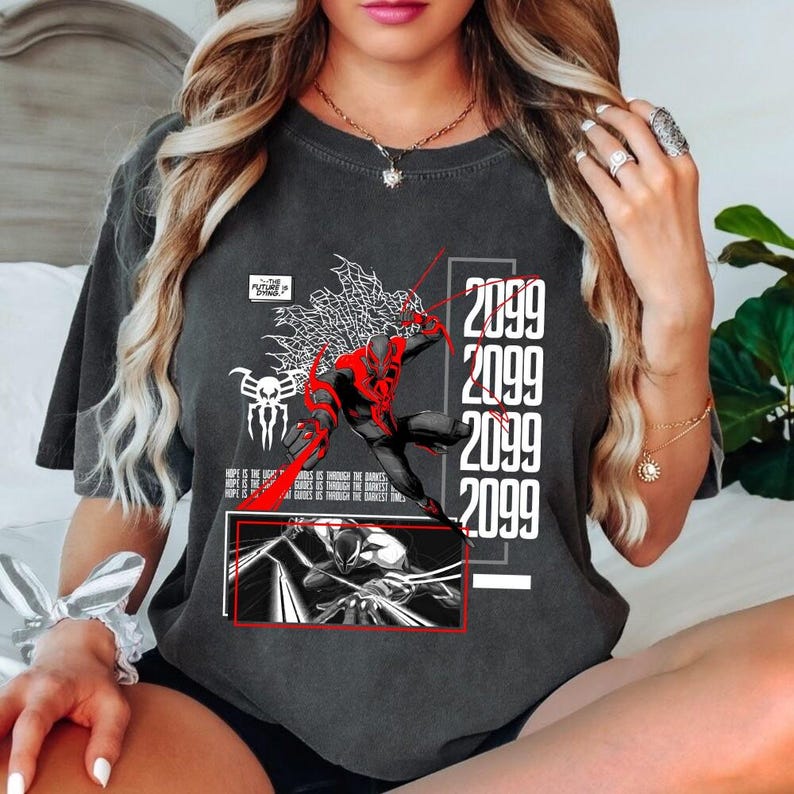 Camiseta Comfort Colors Spider Verse Spiderman 2099, Camiseta Across Spider Verse Spiderman, Camiseta para fans de Spiderman de los cómics, Regalo de Spiderman para él imagen 2