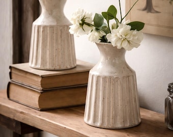 Vintage keramische vazen, rustieke bloemstukken, decor met gedroogde bloemen