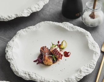 Porseleinen bord in effen kleur – moderne, onregelmatige serveerschaal