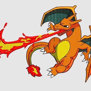 Puede incluir: Dragón naranja bordado con vientre amarillo y alas verdes, que exhala una llama en forma de swoosh. El dragón está en una pose dinámica, con garras afiladas y una expresión decidida. El diseño está sobre un fondo gris claro.