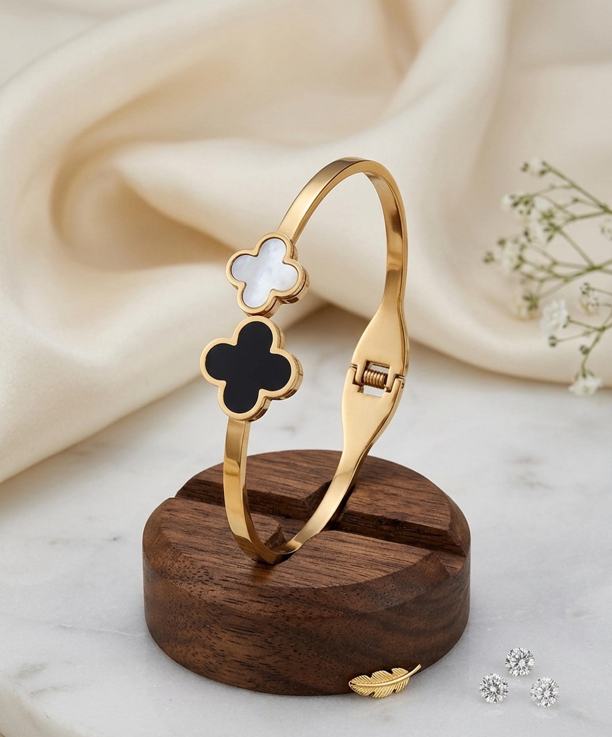 Black clover bracelet - Etsy 日本