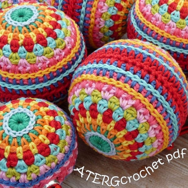 Christmasball crochet pattern in 5 sizes by ATERGcrochet