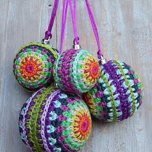 Patrón de crochet Bola de Navidad en 4 tamaños por ATERGcrochet imagen 4