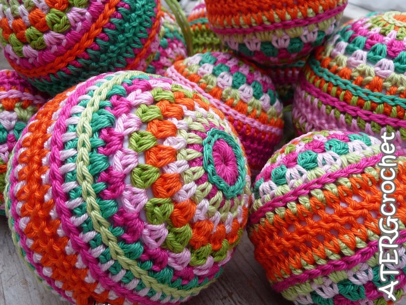 Patrón de crochet Bola de Navidad en 4 tamaños por ATERGcrochet imagen 5