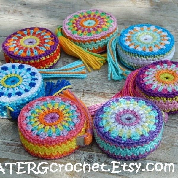 Housse pour ruban à mesurer au crochet par ATERGcrochet