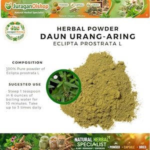 Può includere: Primo piano di un mucchio di polvere di erbe, con il testo "HERBAL POWDER DAUN URANG-ARING ECLIPTA PROSTRATA L". L'immagine include anche un cerchio verde con una pianta e il testo "SUGESTED USE".
