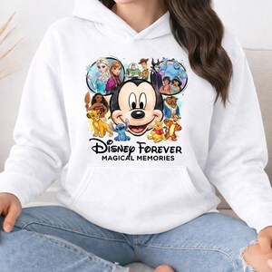 Sudaderas Disney con capucha Magical Memories, sudaderas Disney a juego, diseño de punto de Mickey, Elsa y Simba, trajes Disney para reunión familiar imagen 14