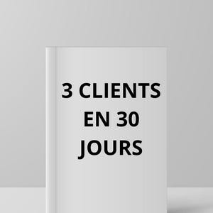 Può includere: Un libro bianco con il testo "3 CLIENTI IN 30 GIORNI" in nero. Il libro è in piedi su uno sfondo grigio chiaro. Il testo è centrato sulla copertina.